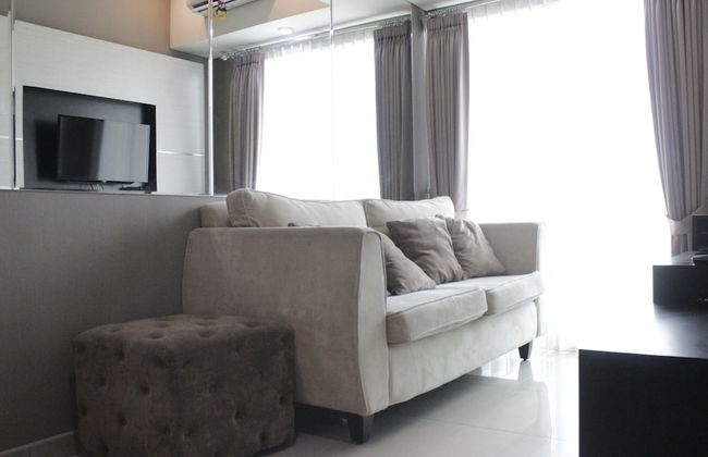 Pleasant and Homey 2BR Apartment at Tamansari La Grande - Foto 11