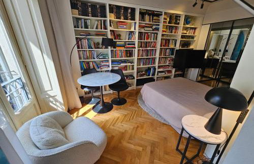 Exclusive top floor 2-bedroom flat - Photo 12