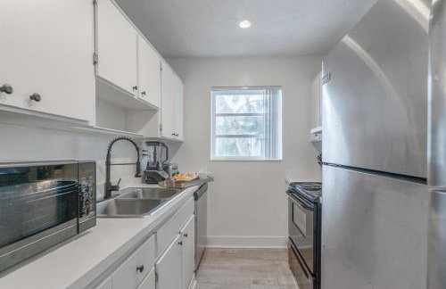 Great for Large Gatherings Sleeps 30 PalmWaveStays - Foto 3