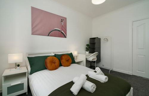 Free Parking - 2 Bedroom Flat-by Holiday Homes - Foto 5