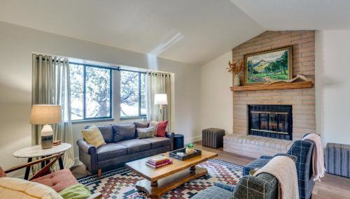 Pet-Friendly Escape w/ Game Room & Fire Pit! - Foto 3