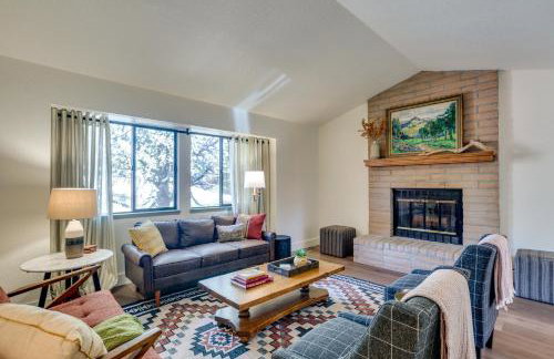 Pet-Friendly Escape w/ Game Room & Fire Pit! - Foto 3