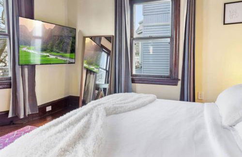 AC 9 BR 4BA Victorian Manor - 1 Block to Beach - Foto 11