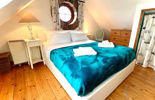 DRIFTWOOD - Super 1 Bedroom Home with Sea Views - Photo 3