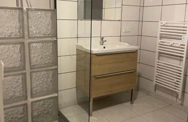 Chez Julie petit appartement une chambre rez jardin maison - Foto 10