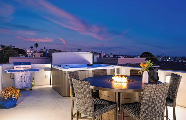Sunset Serenity by Avantstay Rooftop w/ Hot Tub & Fire Pit, 3 Blocks to Beach! - Foto 2