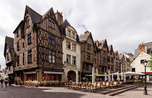 La Bulle de Tours, hyper center, train station in front! - Photo 7