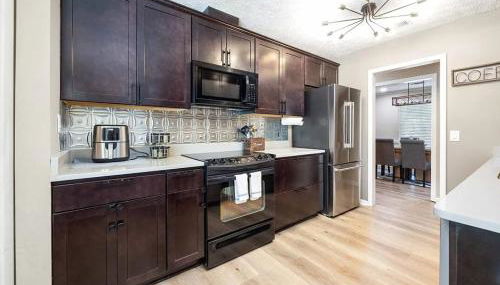 Ultimate Getaway with Pool and Games - Foto 4