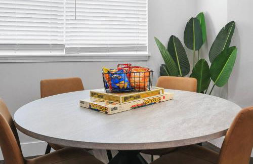 Groovy Getaway king suites, sleeps 8, dogs ok - Foto 1