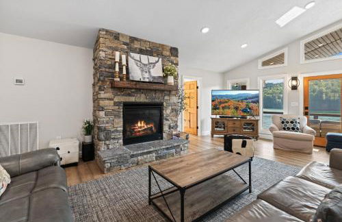 Lakefront Escape Sleep 12 Dock Hot Tub Pool Grill - Foto 3