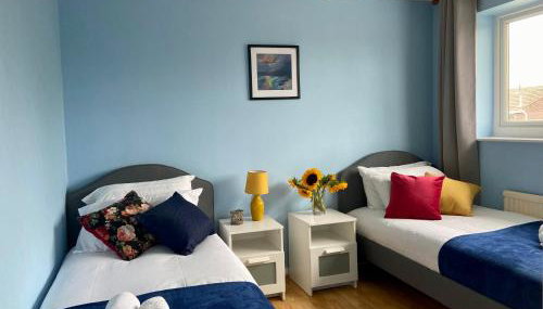 3 Bedroom House Garden Free Parking 15 min to centre 5 min to motorway - Foto 3