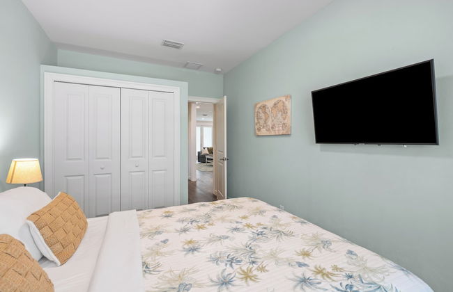 Sardinia Vacation Rental: Delightful Coastal Home near Vanderbilt Beach. Relax in a Private Pool and Spacious 4-BR Retreat with Modern Amenities. Ideal for Families. Minutes from Mercato and Local Attractions - Foto 2