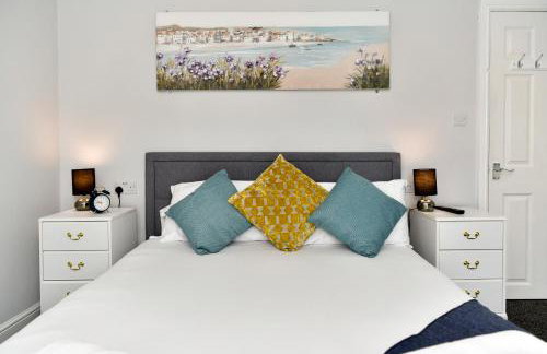 Rare Free Parking in Heart of the City - Highly Rated Townhouse & Garden - Peaceful Area Less Than 5min Walk to Beach, Shops, Bars, Arena, Marina, Parks - Foto 33