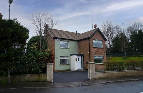 Spacious Family Stay Near the City - Foto 1