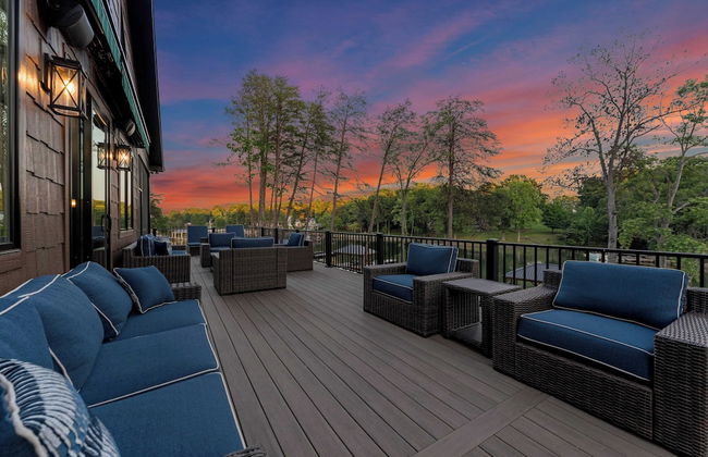 Black Bear Lodge by Avantstay Lakefront, Dock, Pool, Theater Sleeps 20+ - Foto 78