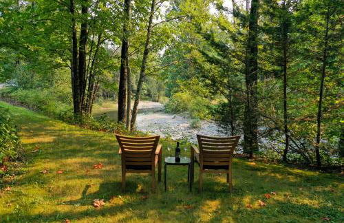 Riverside Bliss Cozy Beds, Fireplace and Gbit WiFi - Foto 27