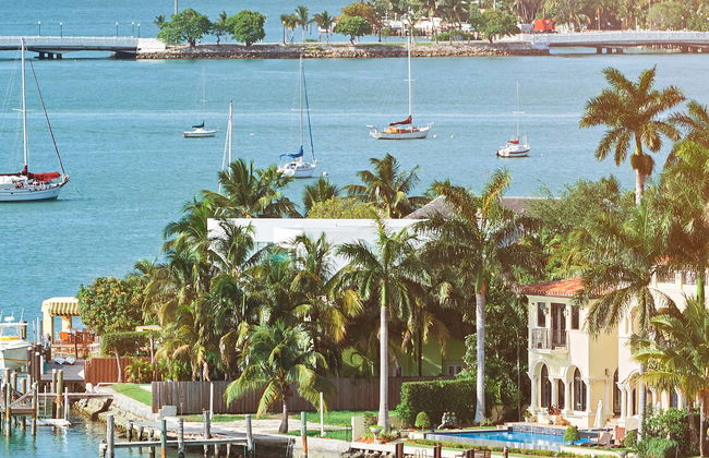 Miami Private Yacht Ride - Photo 8