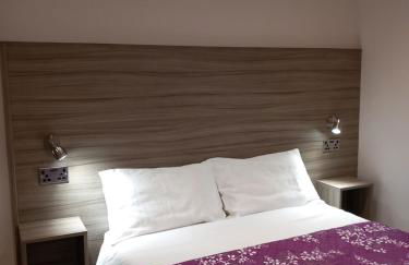 Smitten House 4 Bedroom RHYL - Photo 21