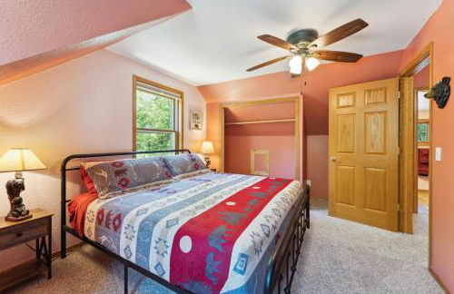 Dog-friendly 6-acre 5BR 3BA home, game room, deck, Wisconsin Dells 10min - Foto 26