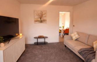 Bright & Spacious 3-Bed Rotherham Home Ideal for Families or Contractors - Foto 1