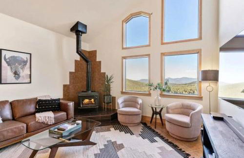 Family Mountain Getaway w Hot Tub and Amazing Views! Close to Hiking & Skiing - Foto 8