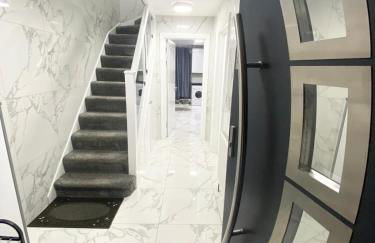 THE ROYAL BOUTIQUE REGENT LODGE by LONDON , SLEEP 8 - Foto 22