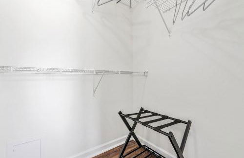 New 4BR 4BA AU Oasis 2 Mins to Downtown & Stadium Sleeps 10 - Foto 29