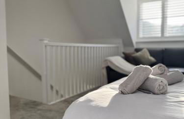 Parkside Luxury 3 bedroom home, 5 min to Ebbsfleet Station and has free Parking - Foto 40