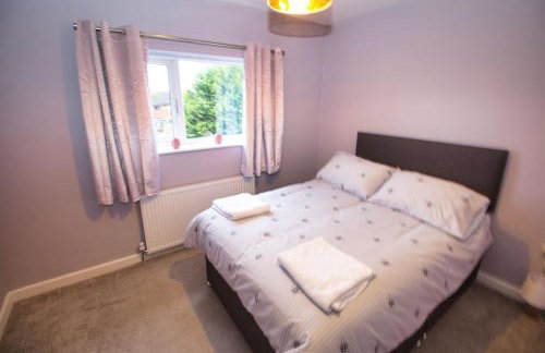 3 Bed Semi - Refurbished High Standard - Off Street Parking - Large Garden - Dog Friendly - Fast Wifi - Foto 21