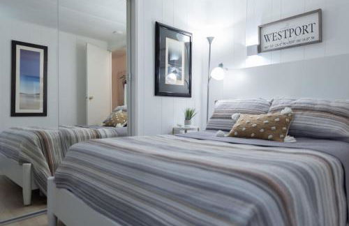 Stylish and Spotless Beach Getaway - Foto 23