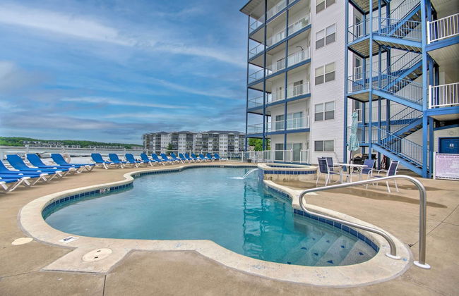 Dock, Slip and Pool Breezy Lake Ozark Escape - Foto 50