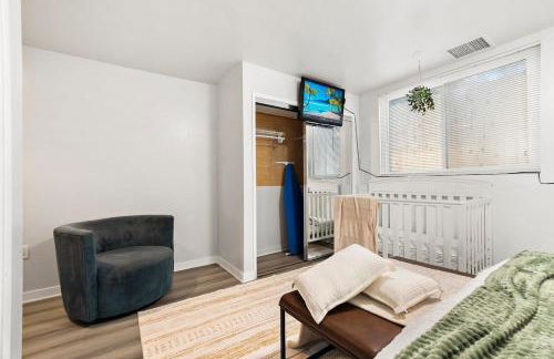 Entire Private Home with 4 Bedrooms 3 Bathrooms, King Bed, Big Yard, Prime Area, Ranch Style, Available Now - Photo 44