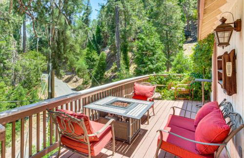 Forest Views and Fire Pit! Cozy Cabin in Crestline - Foto 16