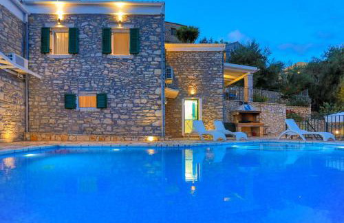 Villa Regina: Above Agni, superb views and pool - Photo 40