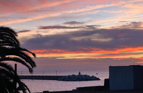 Beachfront, Sea views, Terrace and Parking! - Foto 22