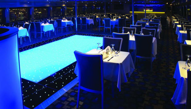 Salone all'interno della barca