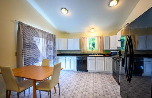 Blue House - private 2 bed, 2 bath home with garage - Photo 7