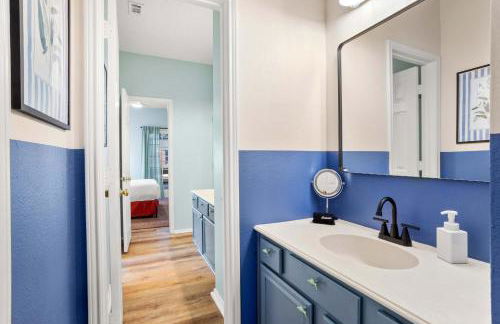 Resort Style Backyard Pool Pickleball Court - Foto 50