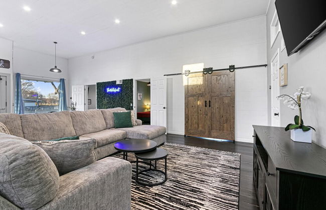 The Waterfront - Waterslide Game Room Sleeps 26 - Foto 12