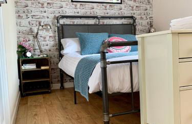 Pristine Apartment in The Centre of Glastonbury - Photo 2