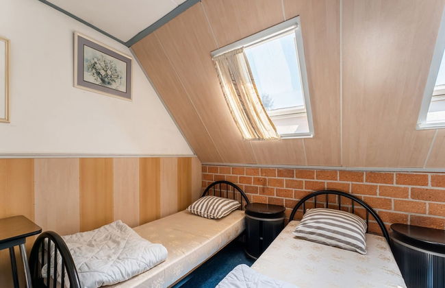 Attractive Farmhouse in Giethoorn With Garden - Photo 12