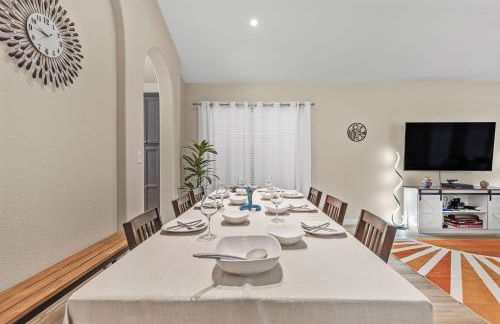 Sparkling Saltwater Pool - Spa - Firepit - WiFi - 4BR 3BA - Near Top Golf Courses - Foto 22