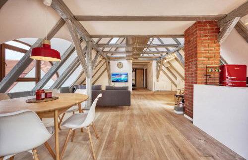 Uptown Palace Penthouse 2BR with Terrace by Irundo - Foto 7