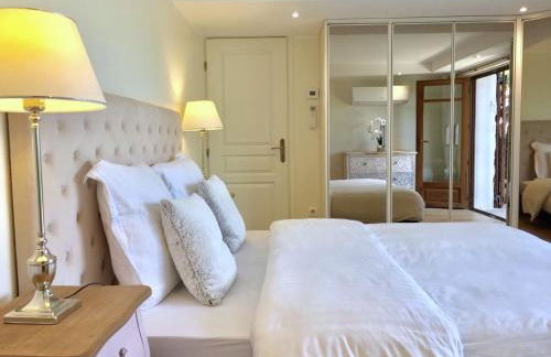 Villa d exception avec terrasse, jacuzzi, vue mer, parking, en plein cœur du village de Eze - Foto 23