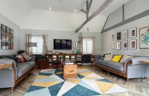 Historic Hampshire Cottage with Private Putting Green - Photo 21