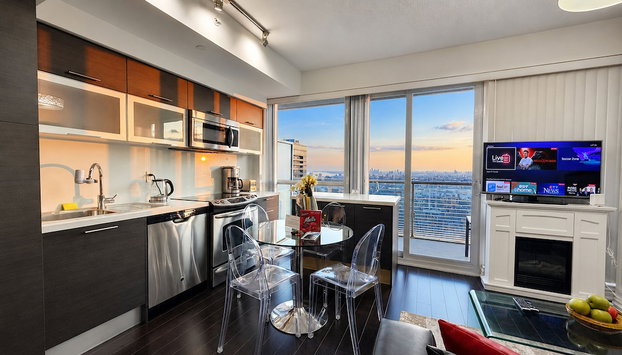 Quiet Medical Stay Condo - Walk to Hospitals, Uhn, Sickkids - Fast Wifi, Balcony - Foto 2, Sala de estar
