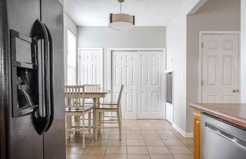 Cozy Downtown Escape Hot tub and Modern Touches - Foto 4