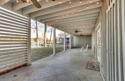 Tranquil Gantt Lake Home w/ Deck & Patio! - Foto 32