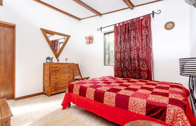 Villa with Heated Pool - Photo 5