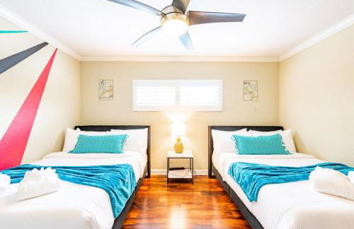 Colorful Home - Pool - Game Room - Basketball Court - BBQ & More - Photo 15